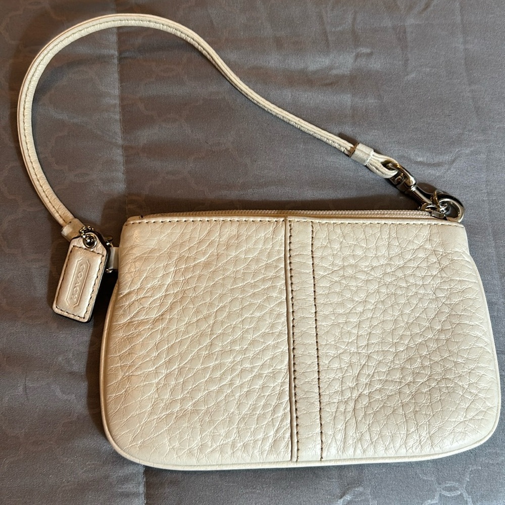 Authentic Coach Zip Pebbled Leather Handled Wristlet Wallet Off White/Cream
